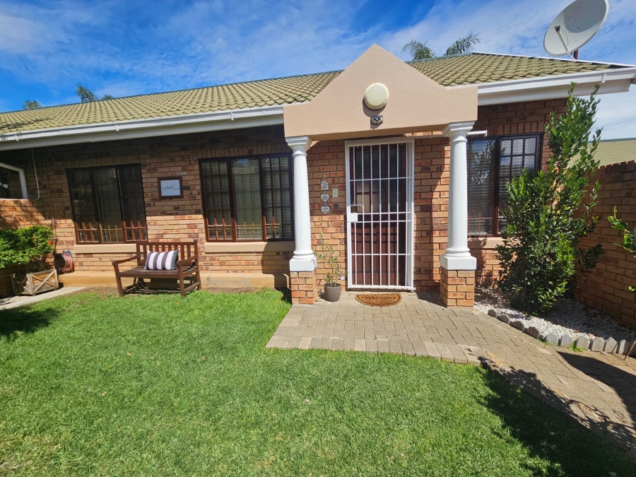 To Let 2 Bedroom Property for Rent in Langenhovenpark Free State